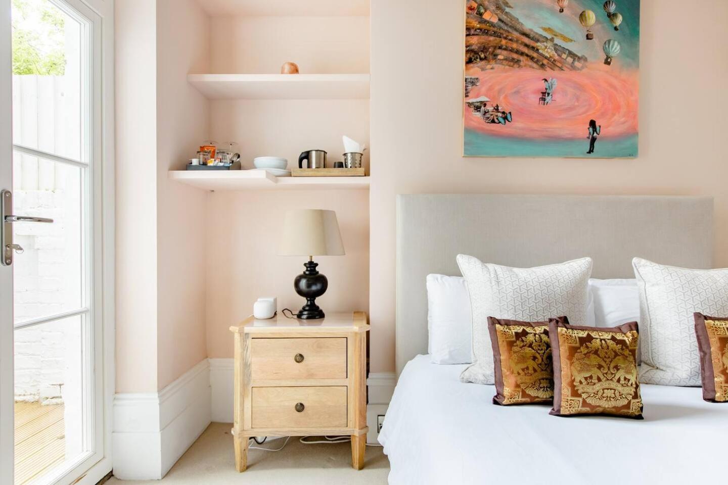 Luxury King-Bed Ensuite With Quiet Private Patio Londen Buitenkant foto
