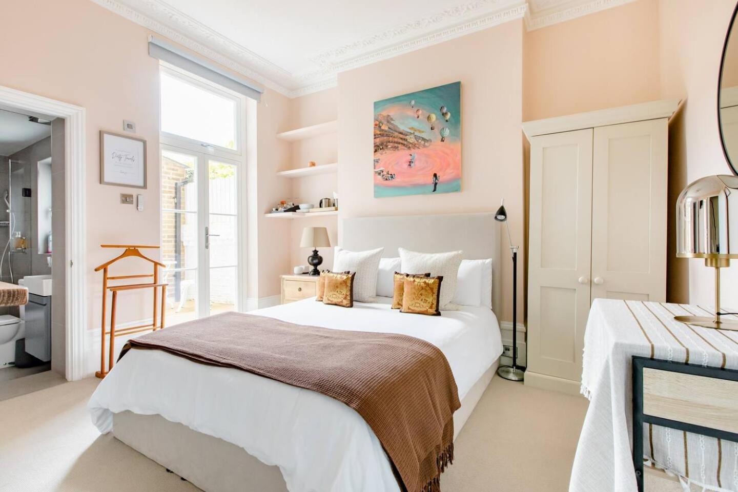 Luxury King-Bed Ensuite With Quiet Private Patio Londen Buitenkant foto