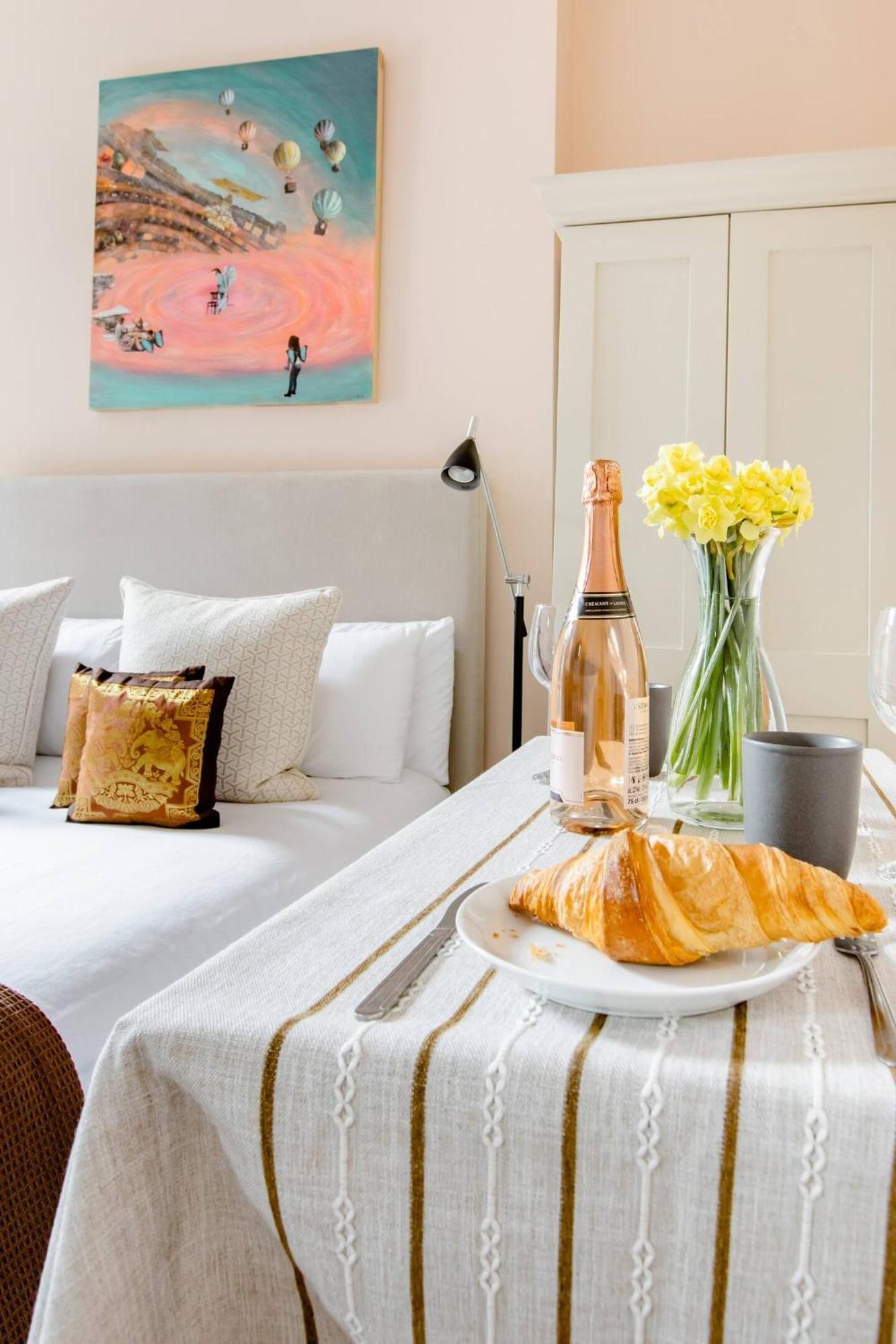 Luxury King-Bed Ensuite With Quiet Private Patio Londen Buitenkant foto
