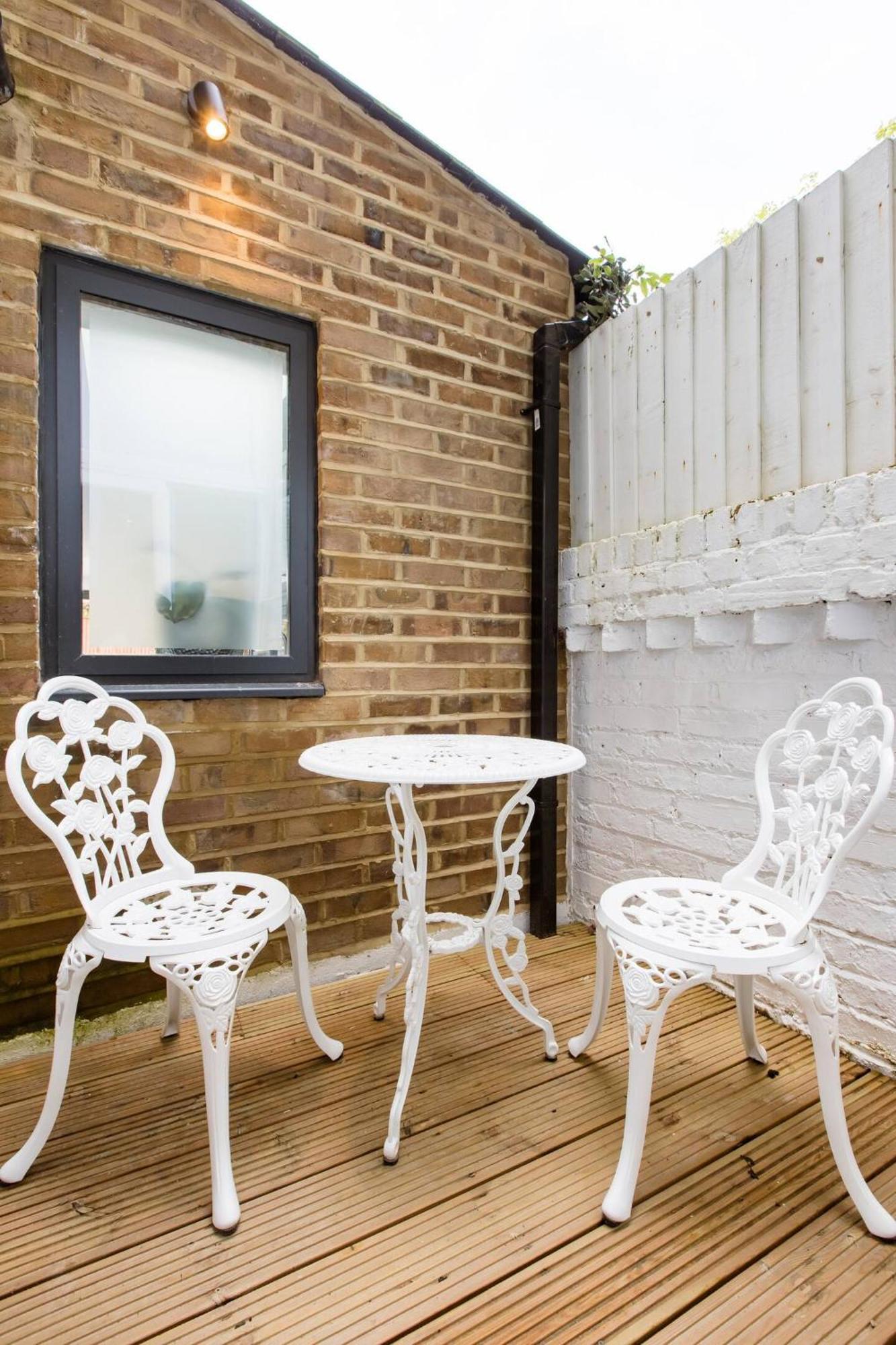 Luxury King-Bed Ensuite With Quiet Private Patio Londen Buitenkant foto